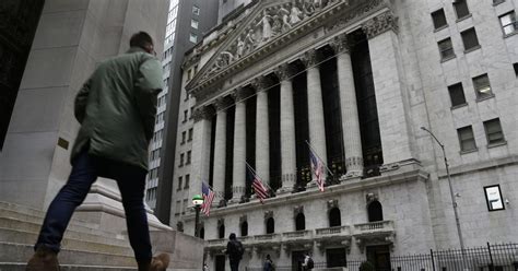 Stocks head toward winning March as Wall Street’s fear falls